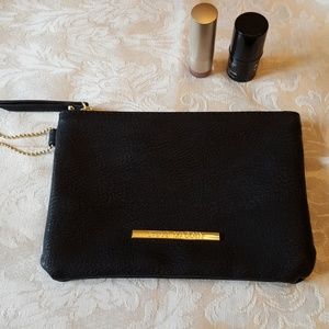 Steve Madden New. A wristlet bag